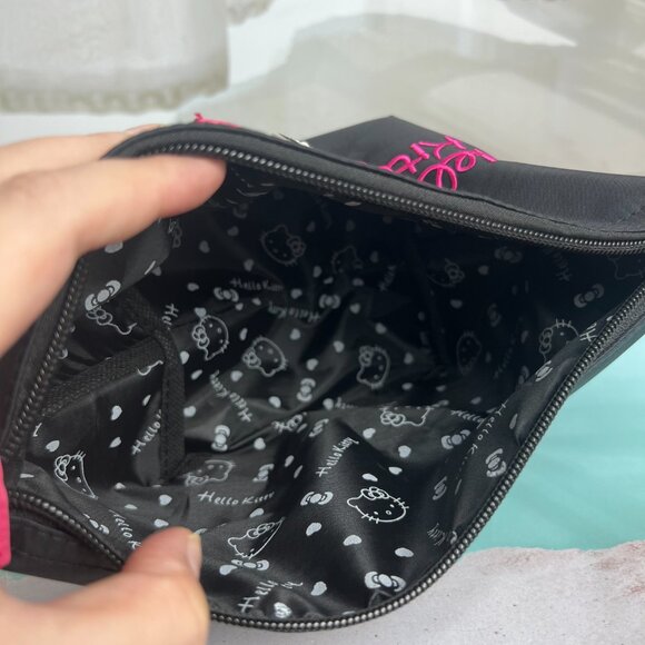 Hello Kitty MAKEUP BAG - Picture 5 of 7